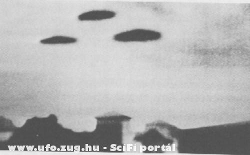 Három UFO az égen