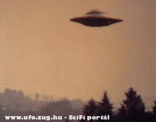 UFO a fák felett