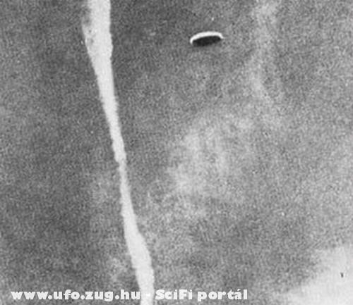 UFO repül az égen