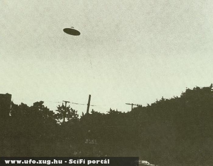 Ufó a falu fölött