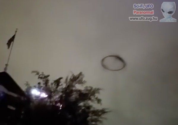 UFO Dis­ney­land felett