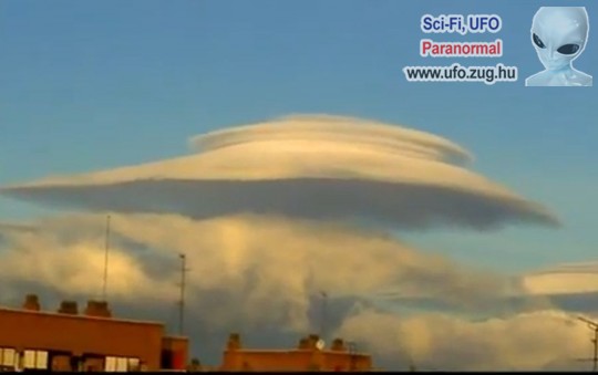 Ufó szerű felhő