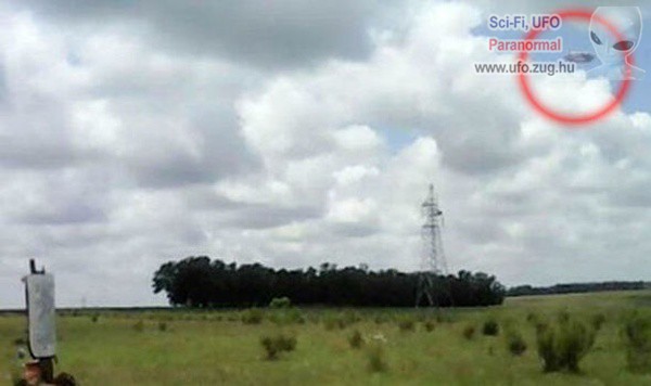 UFO lebegett a rét felett