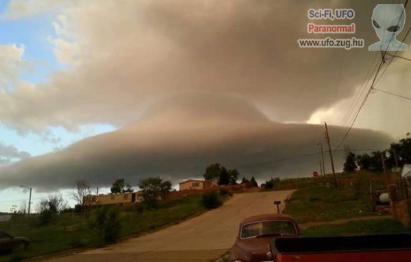 UFO a dombtetőn