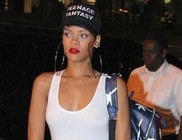 UFO figyelő szolgálatot hozott létre Rihanna UFO figyelő szolgálatot hozott létre Rihanna